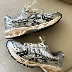 ASICS Gel Silver and Black Athletic Sneakers 40/9